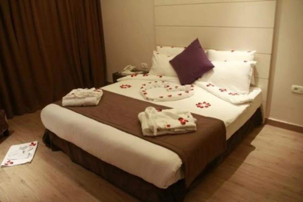 Country Lodge Hotel & Resort Beirut 4*,